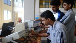 Read more about the article IEEE Electronic Design Competition for University Undergraduates 2013